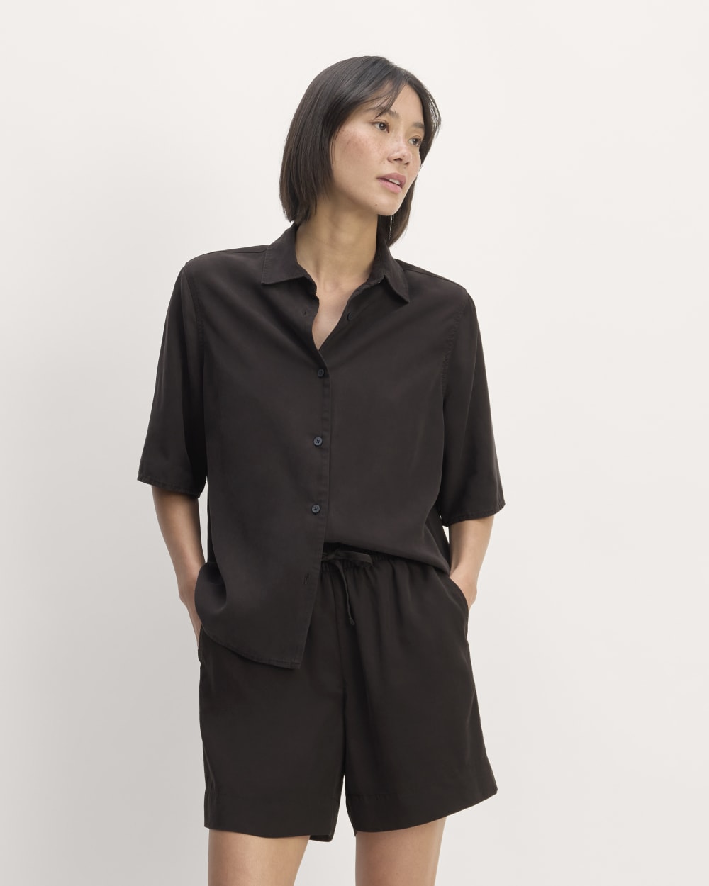 The Short-Sleeve Shirt in Butterlite in Black — front view