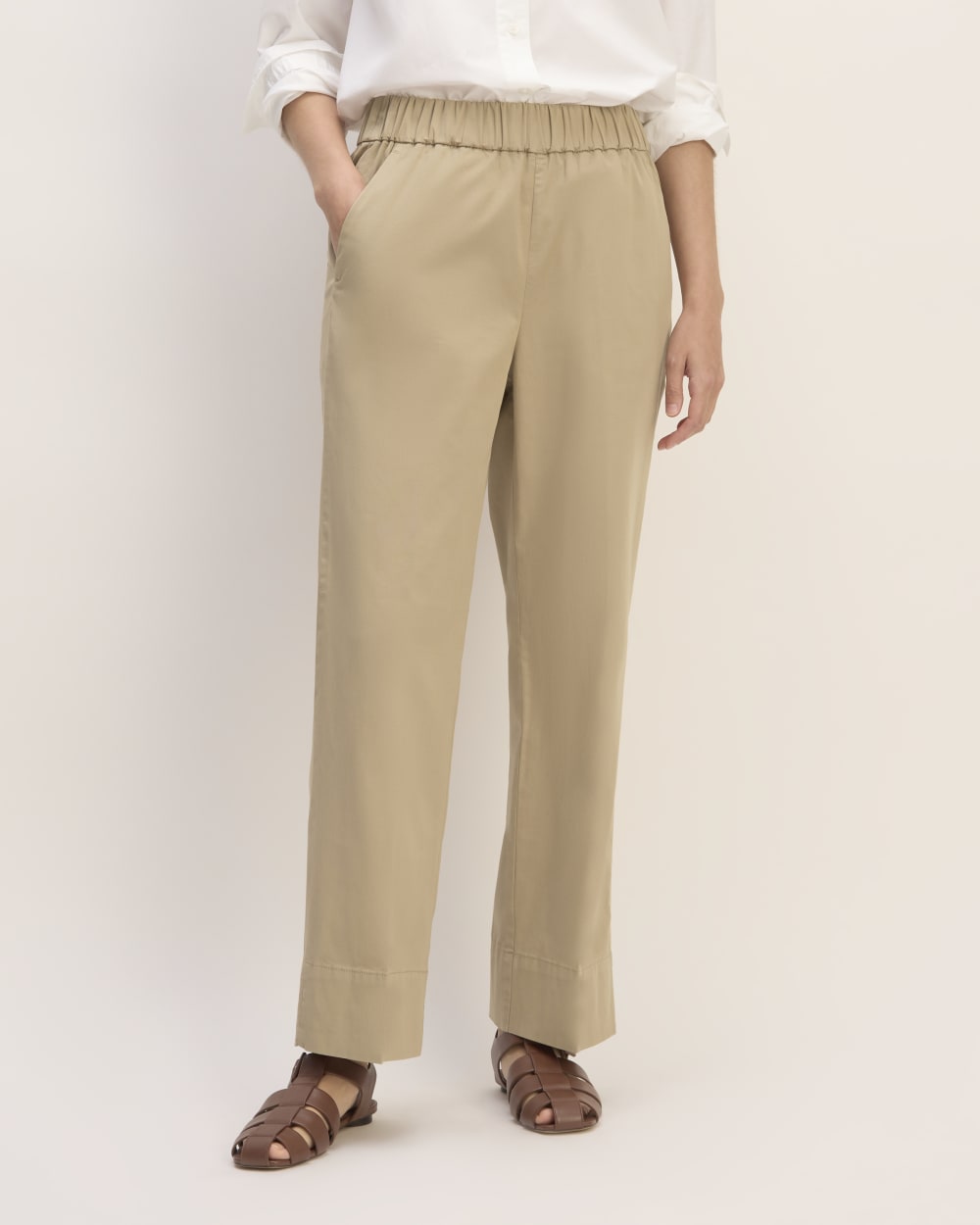 The Easy Pant in Trench Coat Khaki — detail view