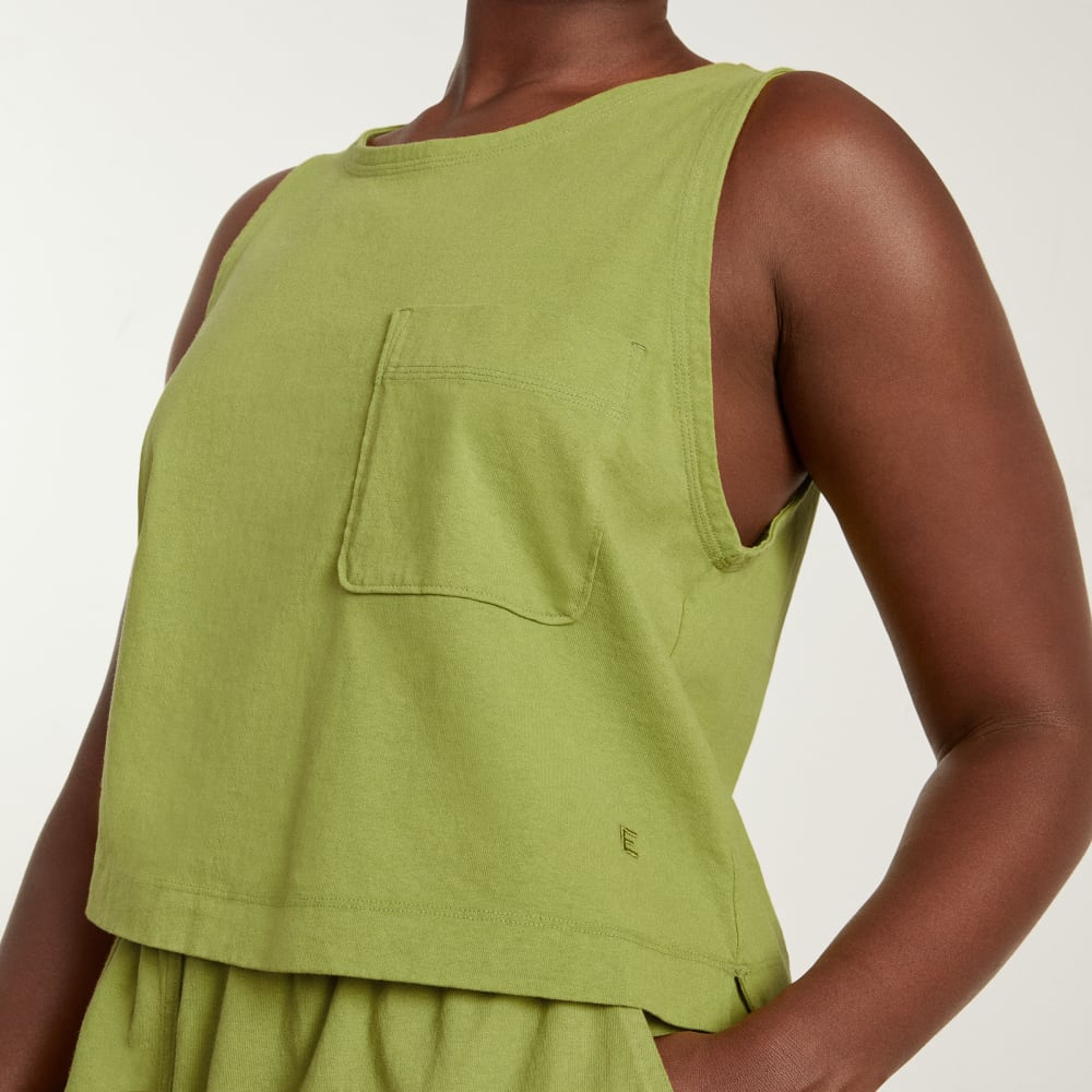 The Premium Weight Cropped Pocket Tank in Pepper — detail view