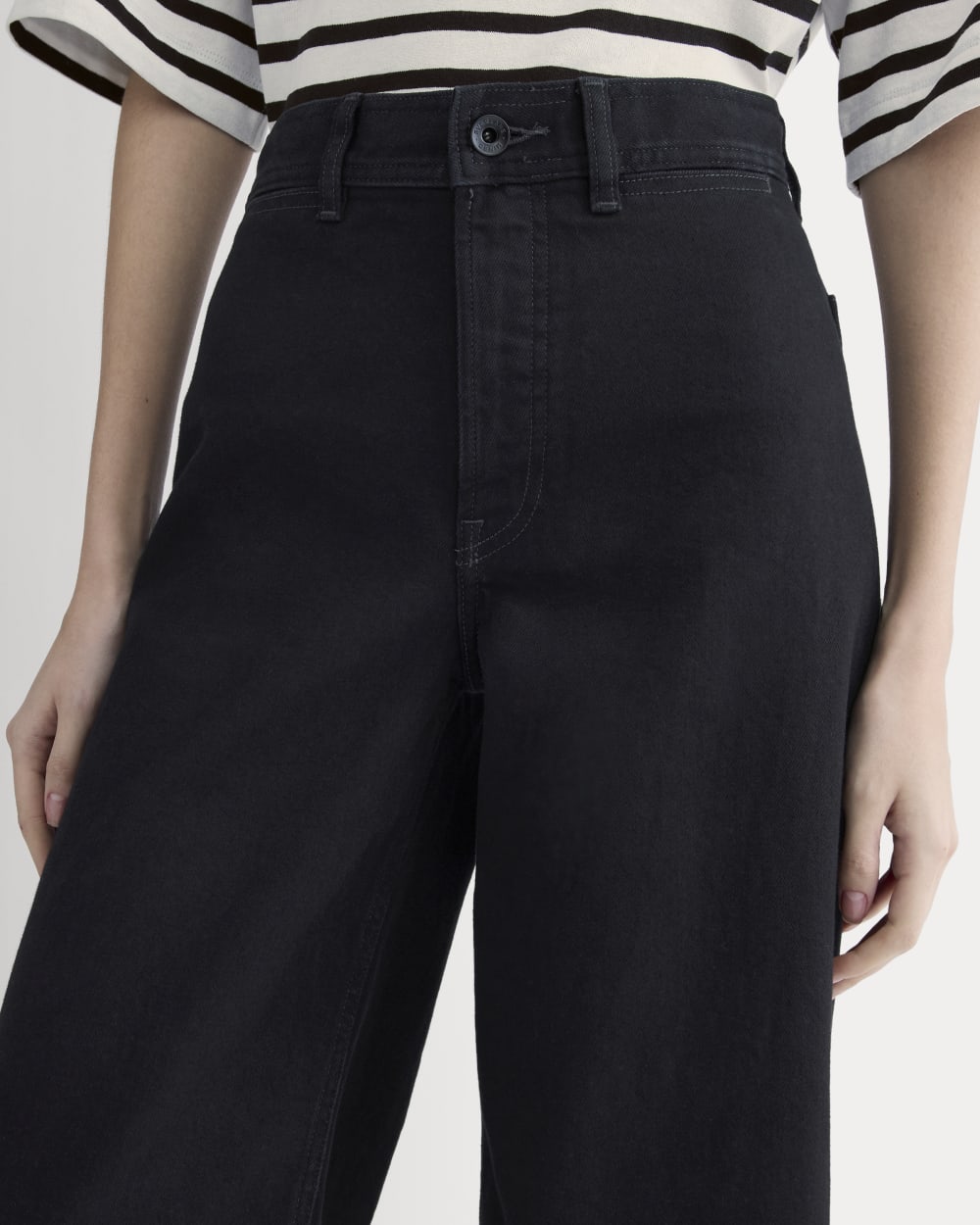 The Mariner Cropped Jean in Black — detail view