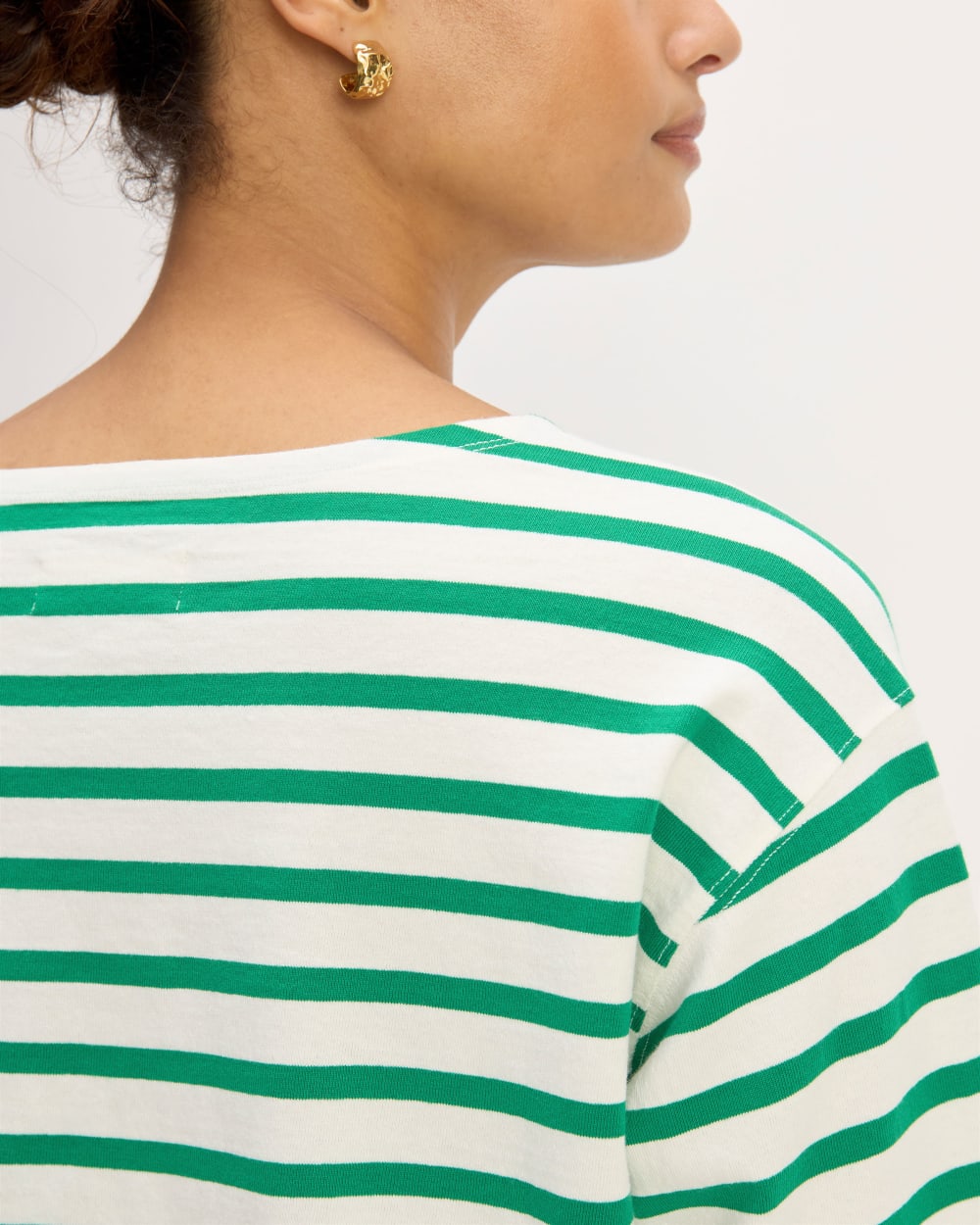 The Mariner Tee in Bone / Grass Green — detail view