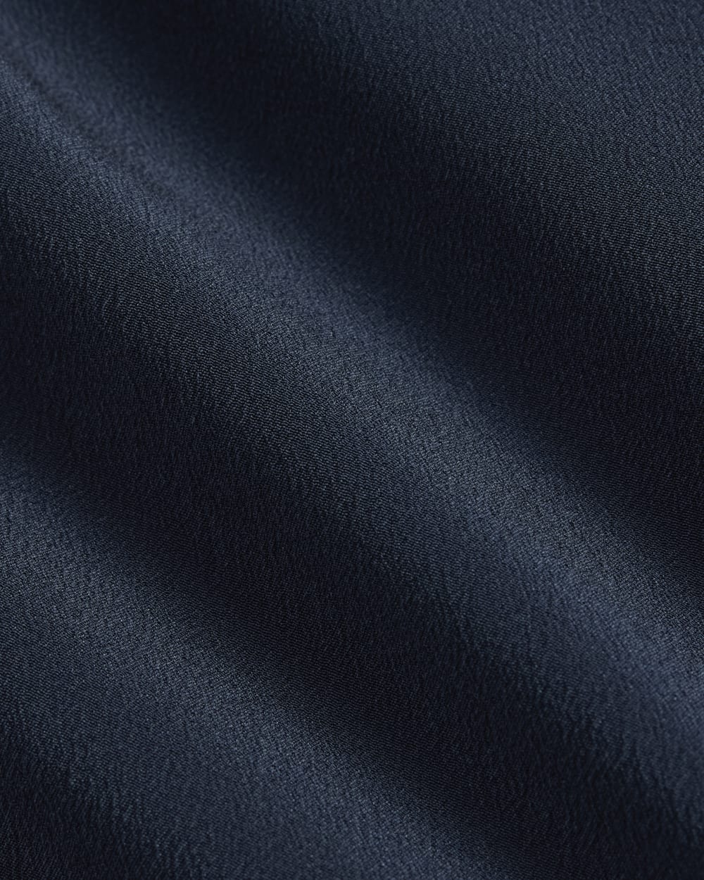 The Notch Shirt in Washable Silk in Navy — detail view