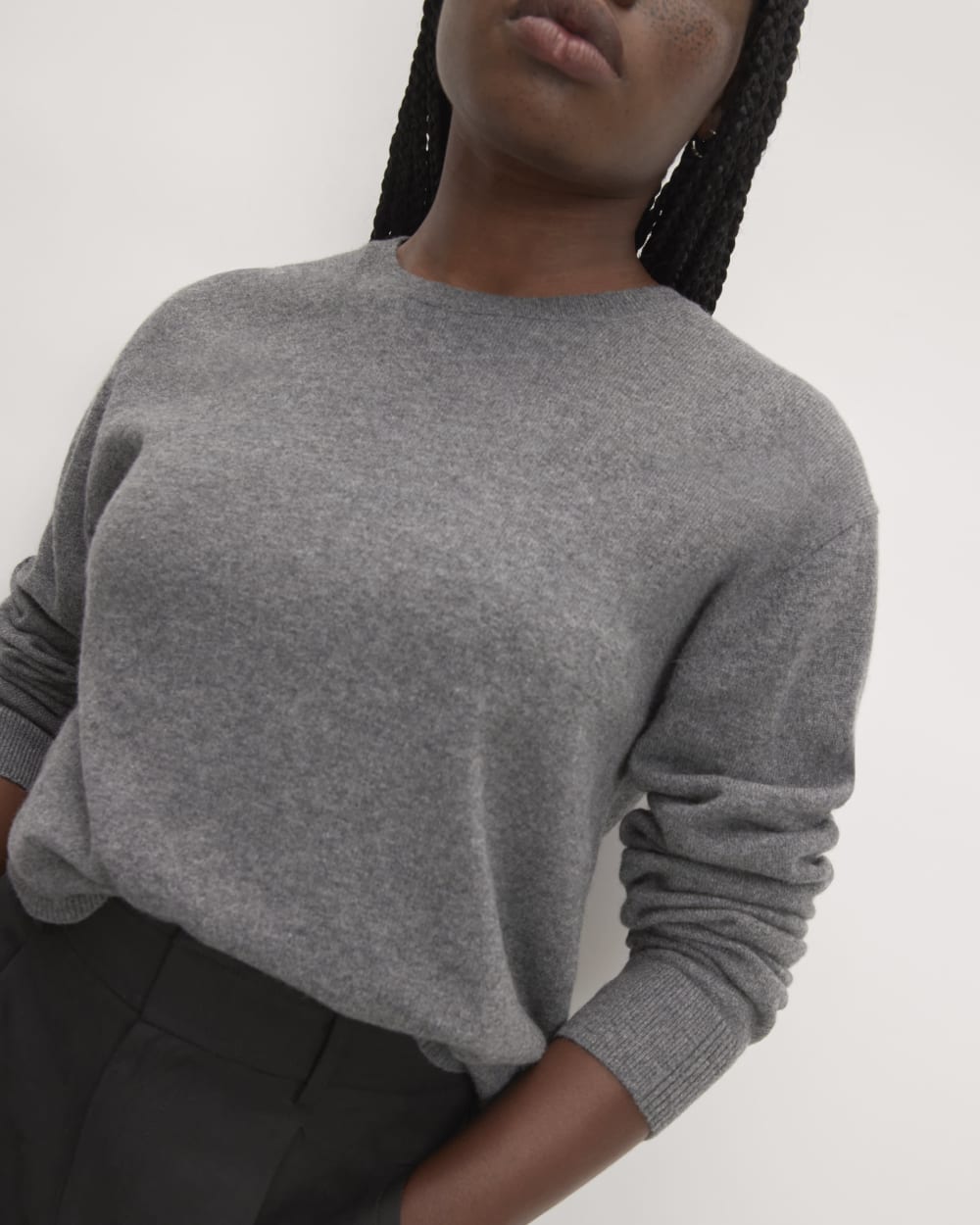The Classic Crew in Cashmere in Heather Charcoal — detail view
