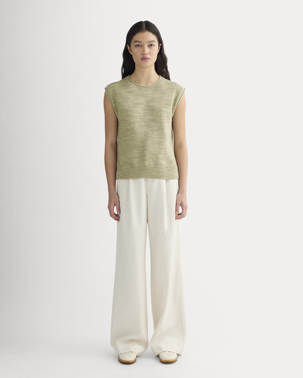 The Muscle Sweater in Cotton Linen in Eucalyptus — detail view