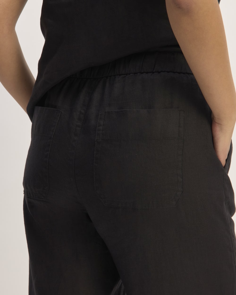 The Linen Pull-On Barrel Pant in Black — detail view