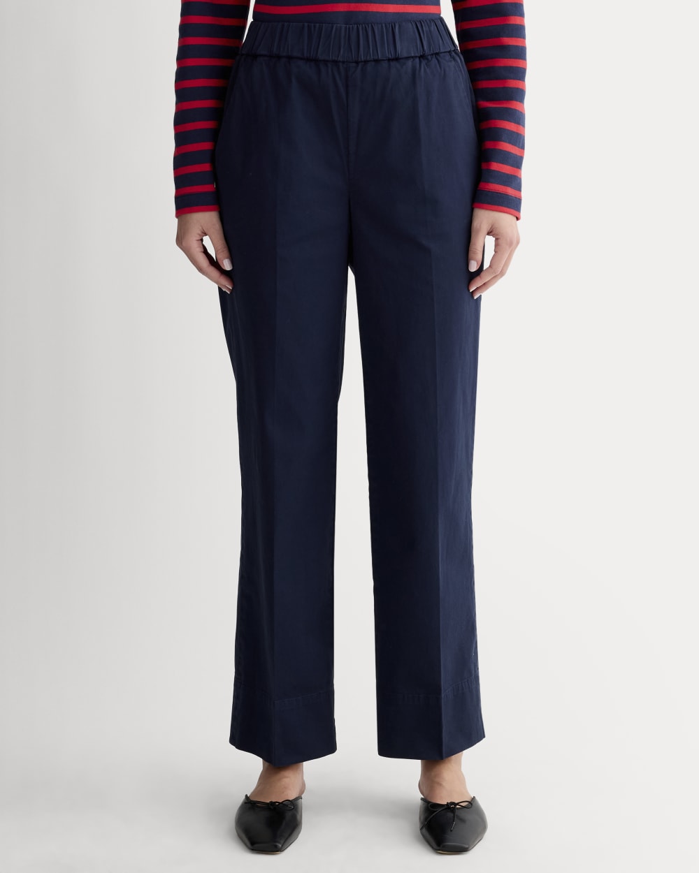 The Easy Pant in Navy — detail view