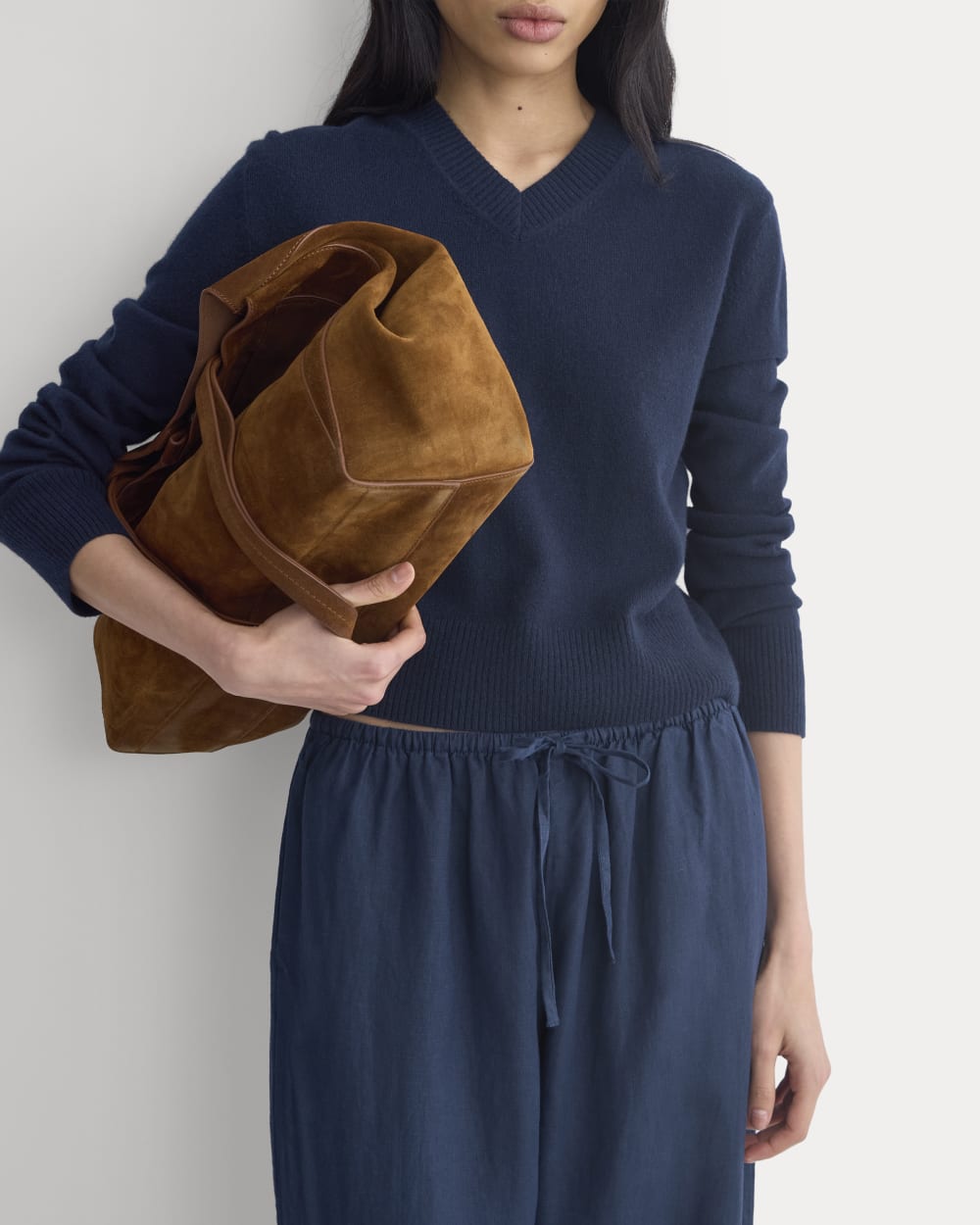 The Drawstring Pant in Linen in Navy — detail view