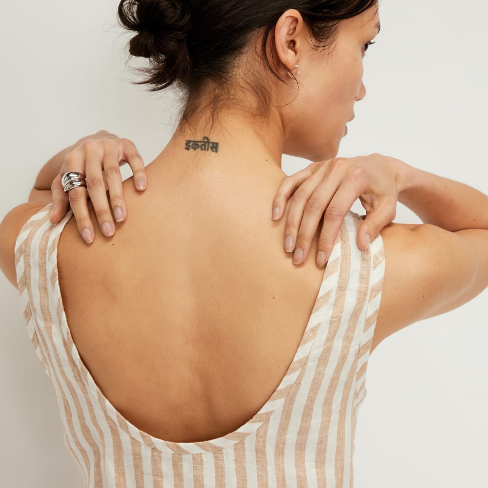 The Scoop Tank in Linen in Bone / Caramel — detail view