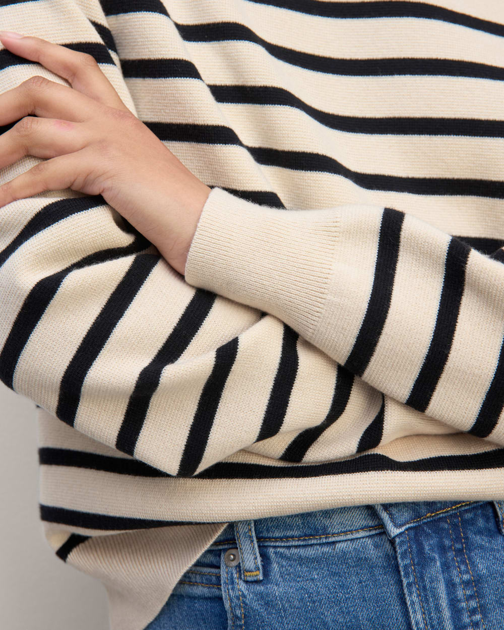 The Mariner Crew Sweater in Canvas / Black — detail view