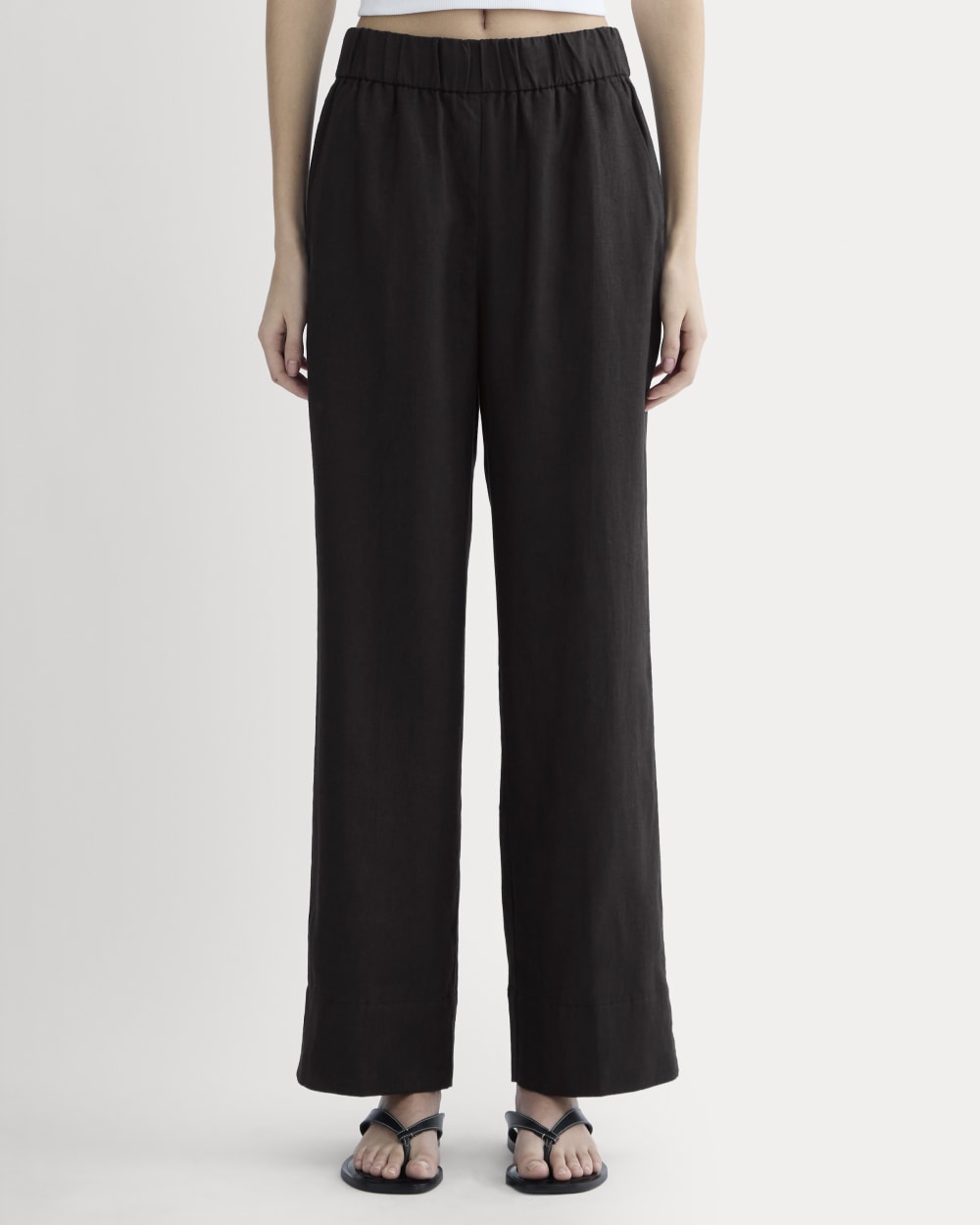 The Linen Easy Pant in Black — detail view