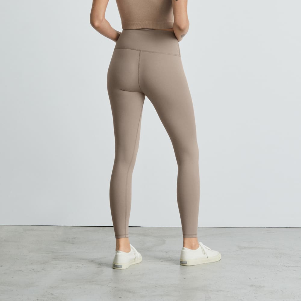 The Perform 24/7 Legging in Burnt Sugar — detail view