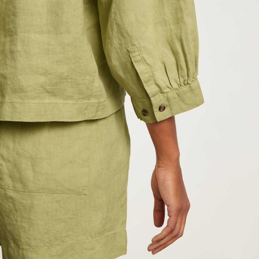 The Linen Billow Blouse in Leek — detail view