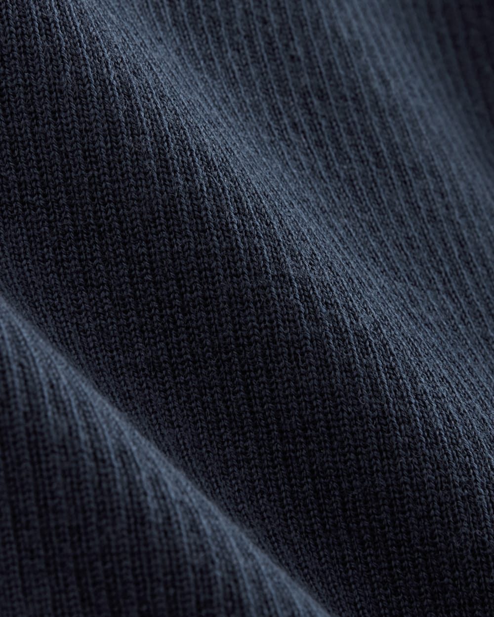 The Polo in Ultrasoft Merino in Navy — detail view