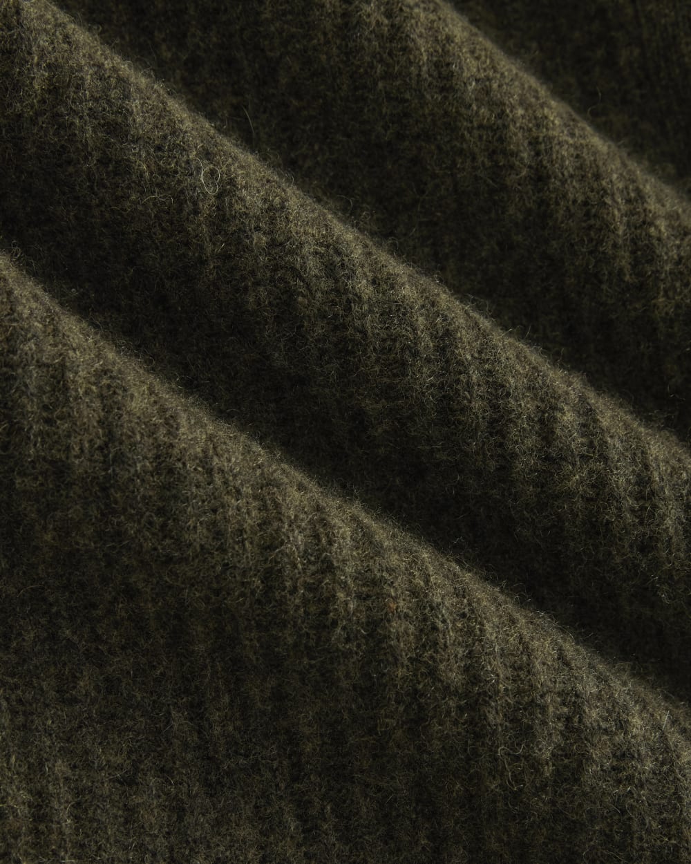 Fisherman Cardigan in Wool Cashmere in Heather Beech — detail view