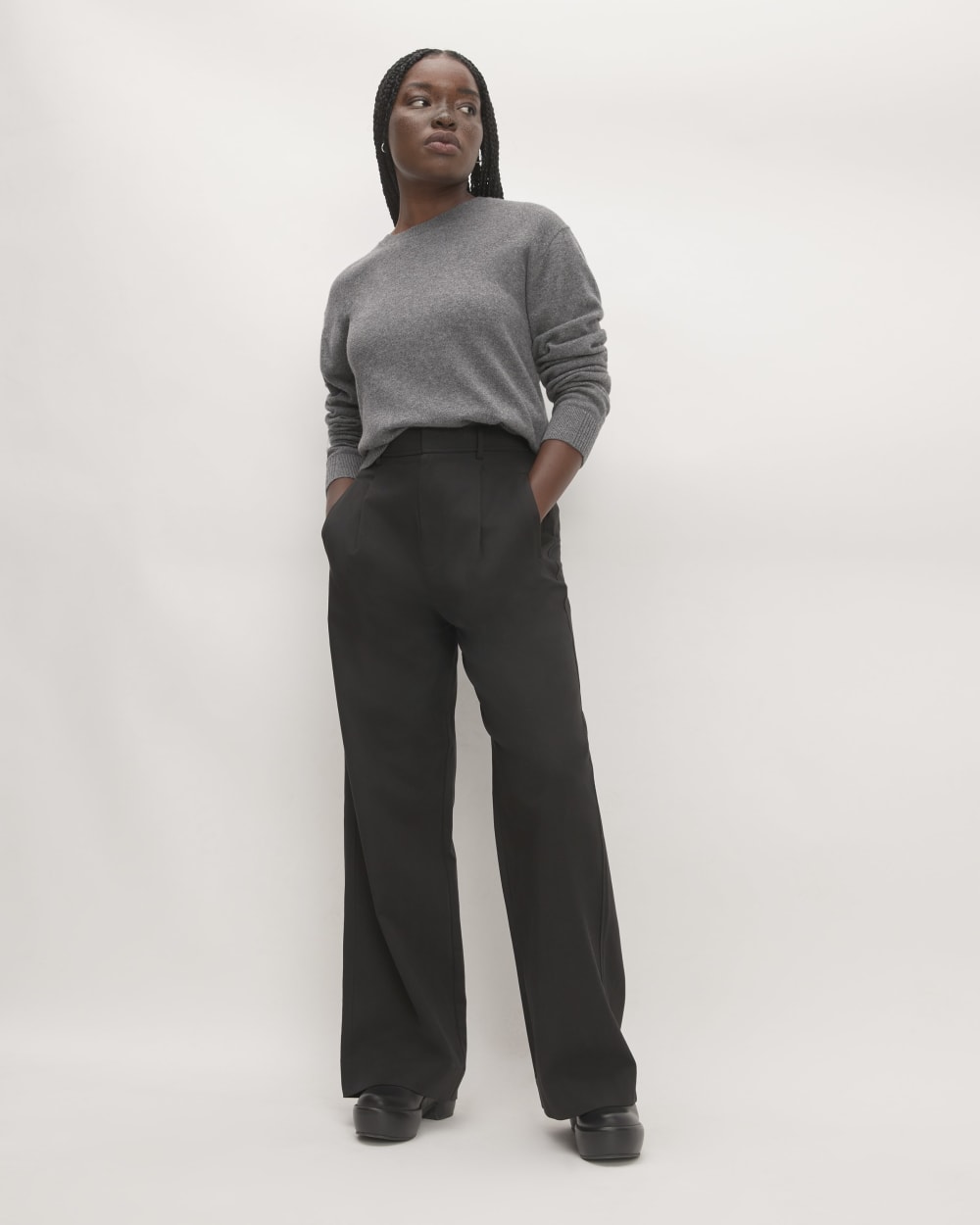The Classic Crew in Cashmere in Heather Charcoal — detail view