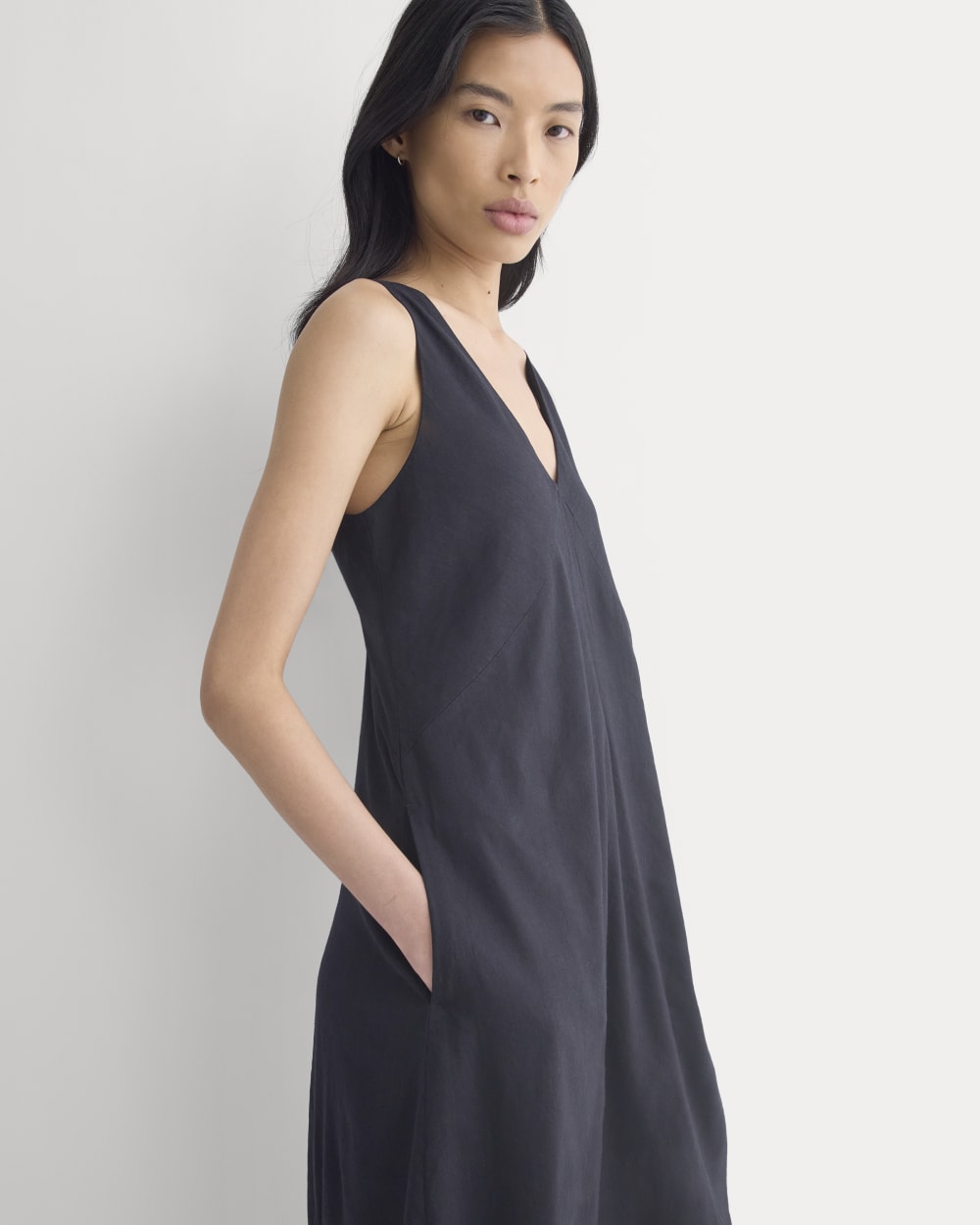Deep V Seamed Dress in Stretch Linen in Black — detail view