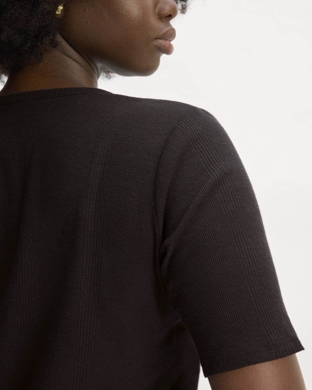 The Vintage Rib Henley in Black — detail view