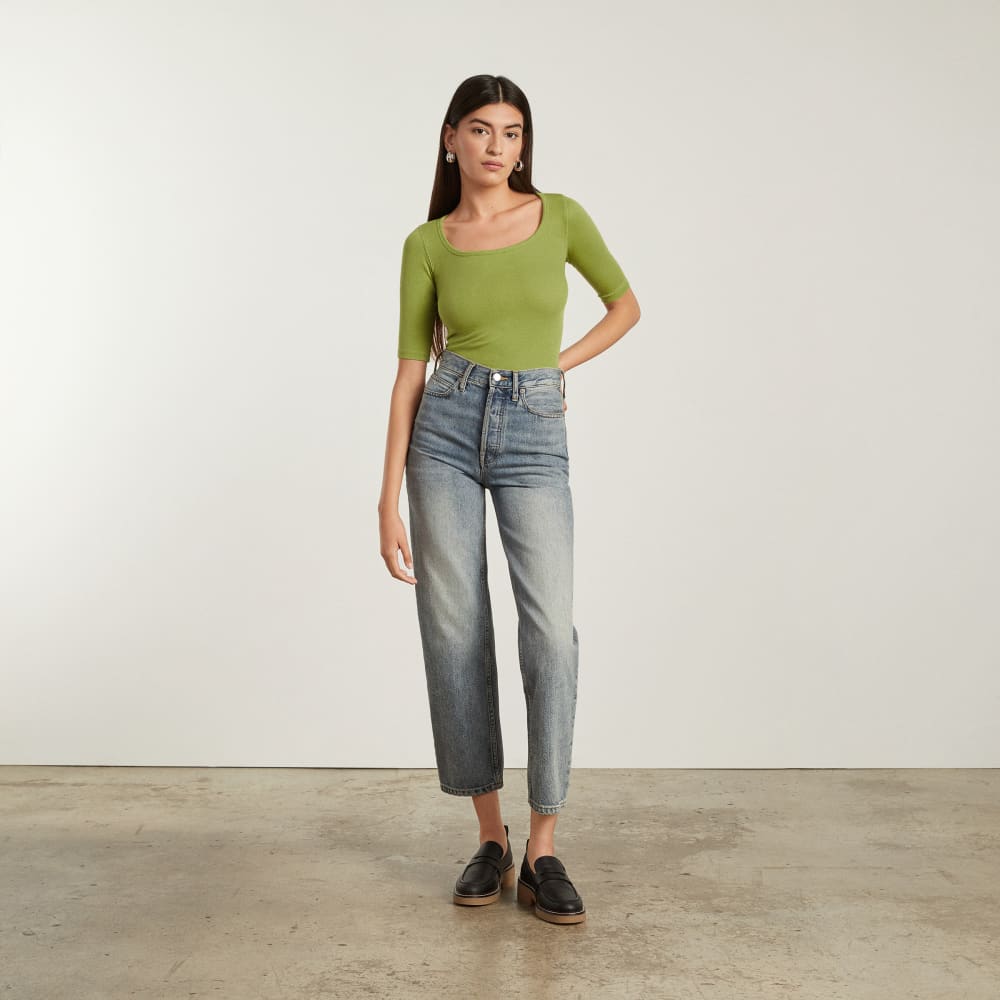 The Luxe Micro-Rib Scoop-Neck Tee in Pepper — detail view