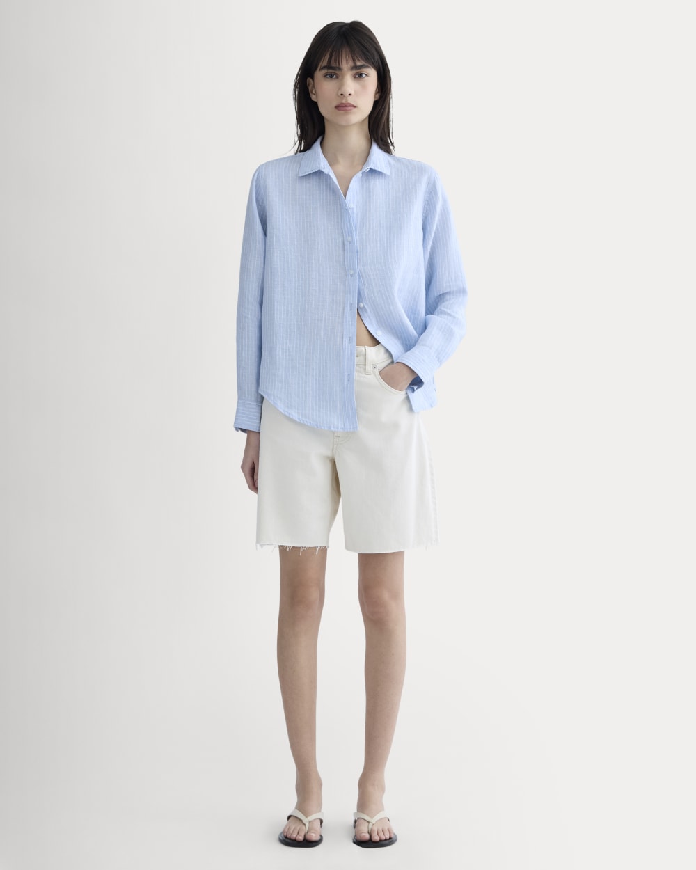 The Must-Have Shirt in Linen in Sky Blue / White — detail view