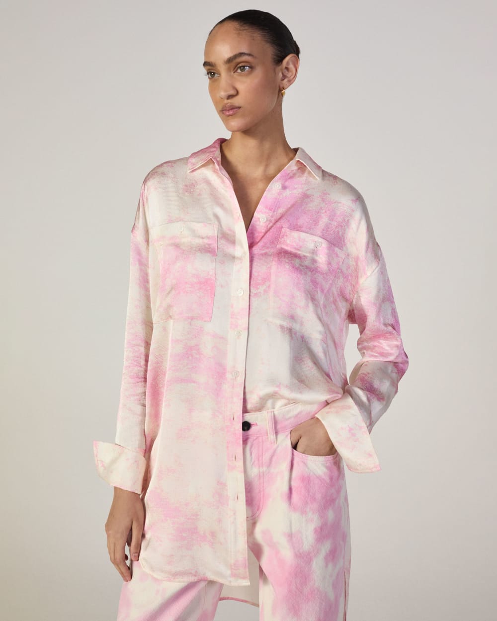 The Everlane x Marques' Almeida Canvas Oversized Barrel Pant in Pink Tie-Dye — detail view