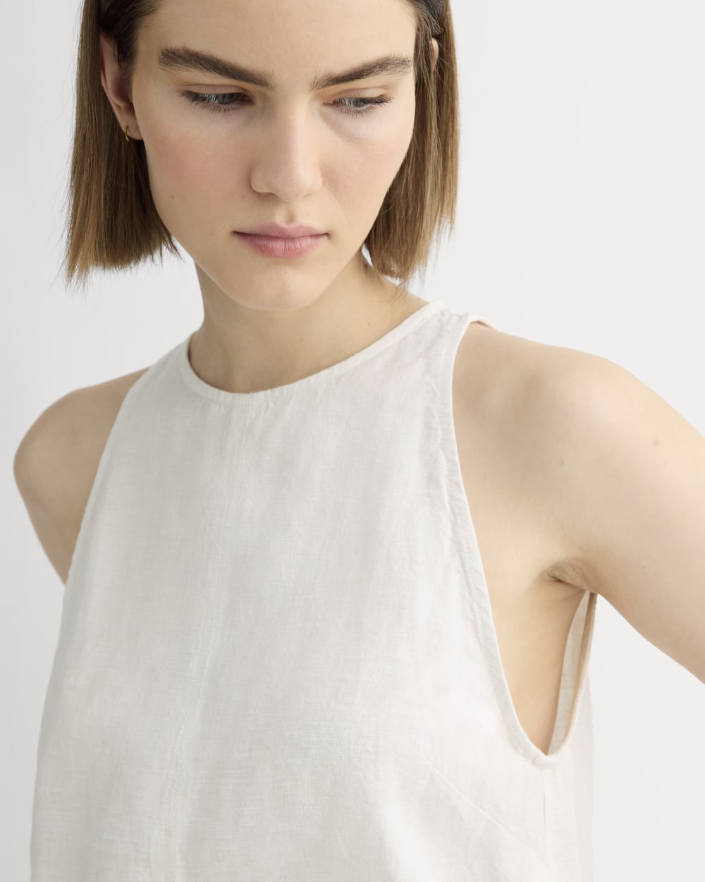 The Linen High-Neck Tank in Natural Chambray — detail view