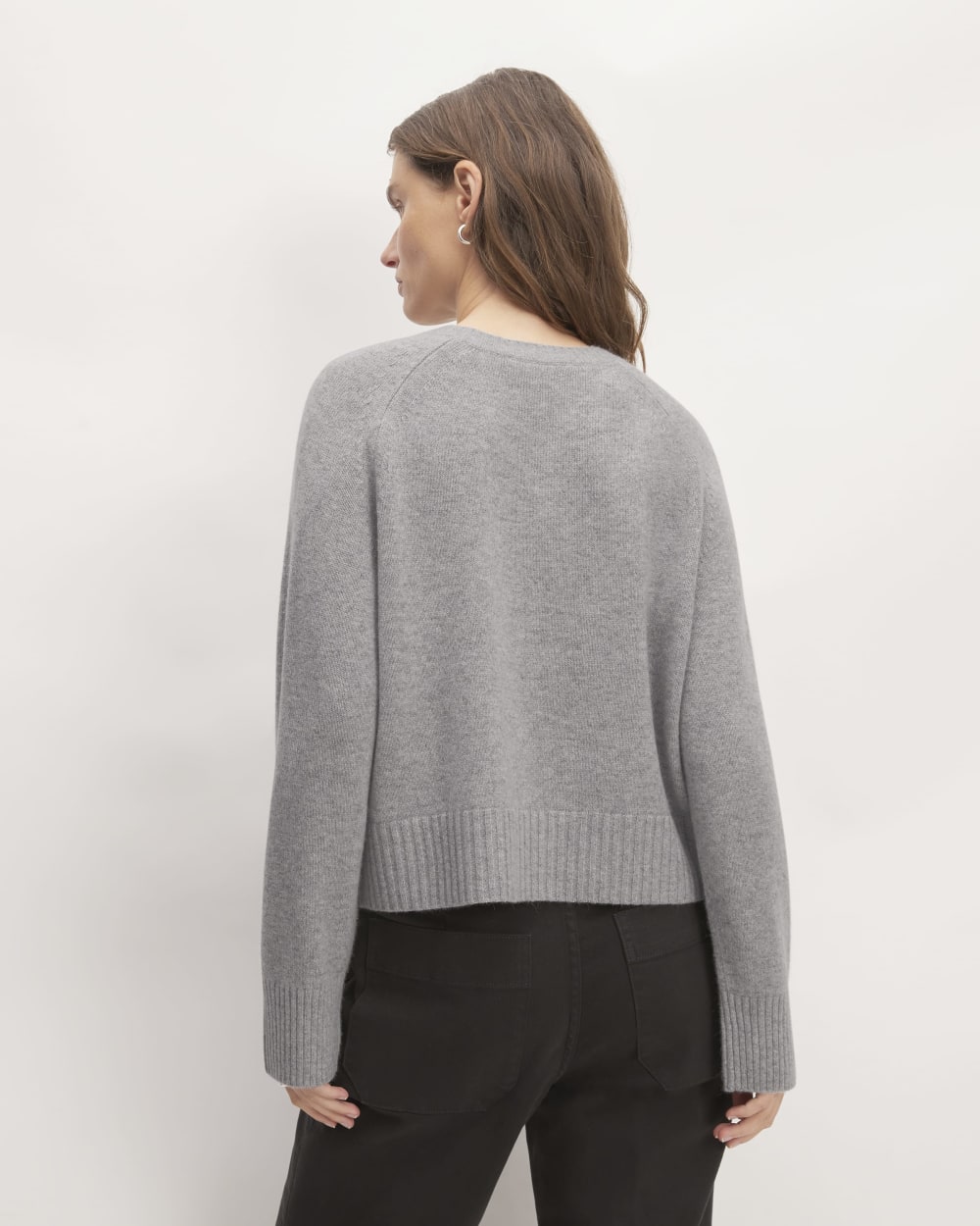 The Boxy Crew in Cashmere in Heathered Grey — detail view