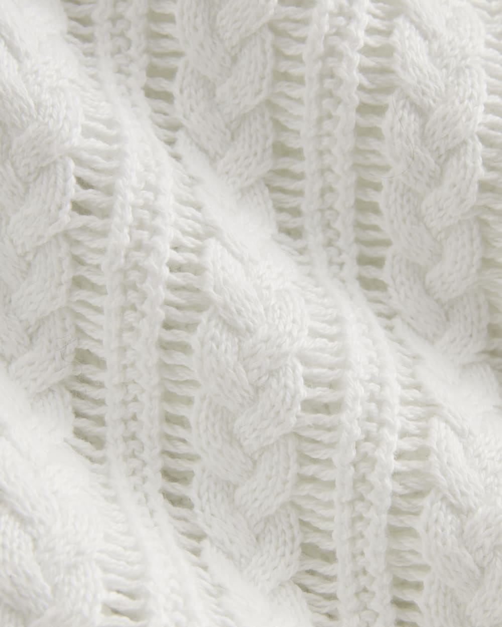 The Mesh Cable V-Neck in Everyday Cotton in White — detail view