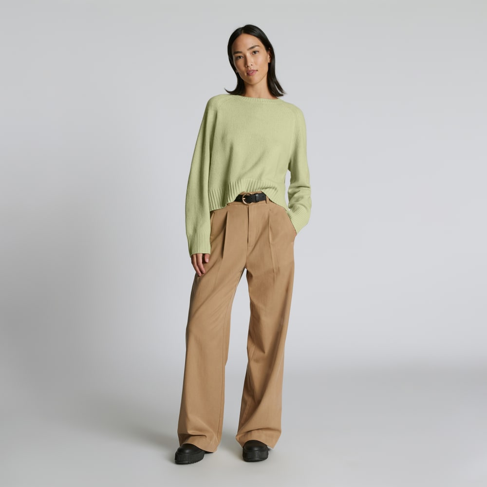 The Cashmere Boxy Crew in Seafoam Green — detail view