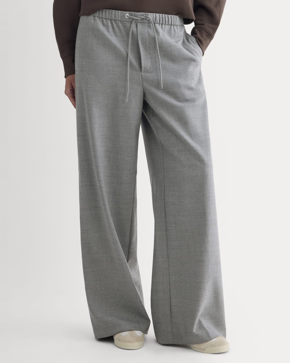 The Pull-On Trouser in Tailor Twill in Heather Graphite — detail view