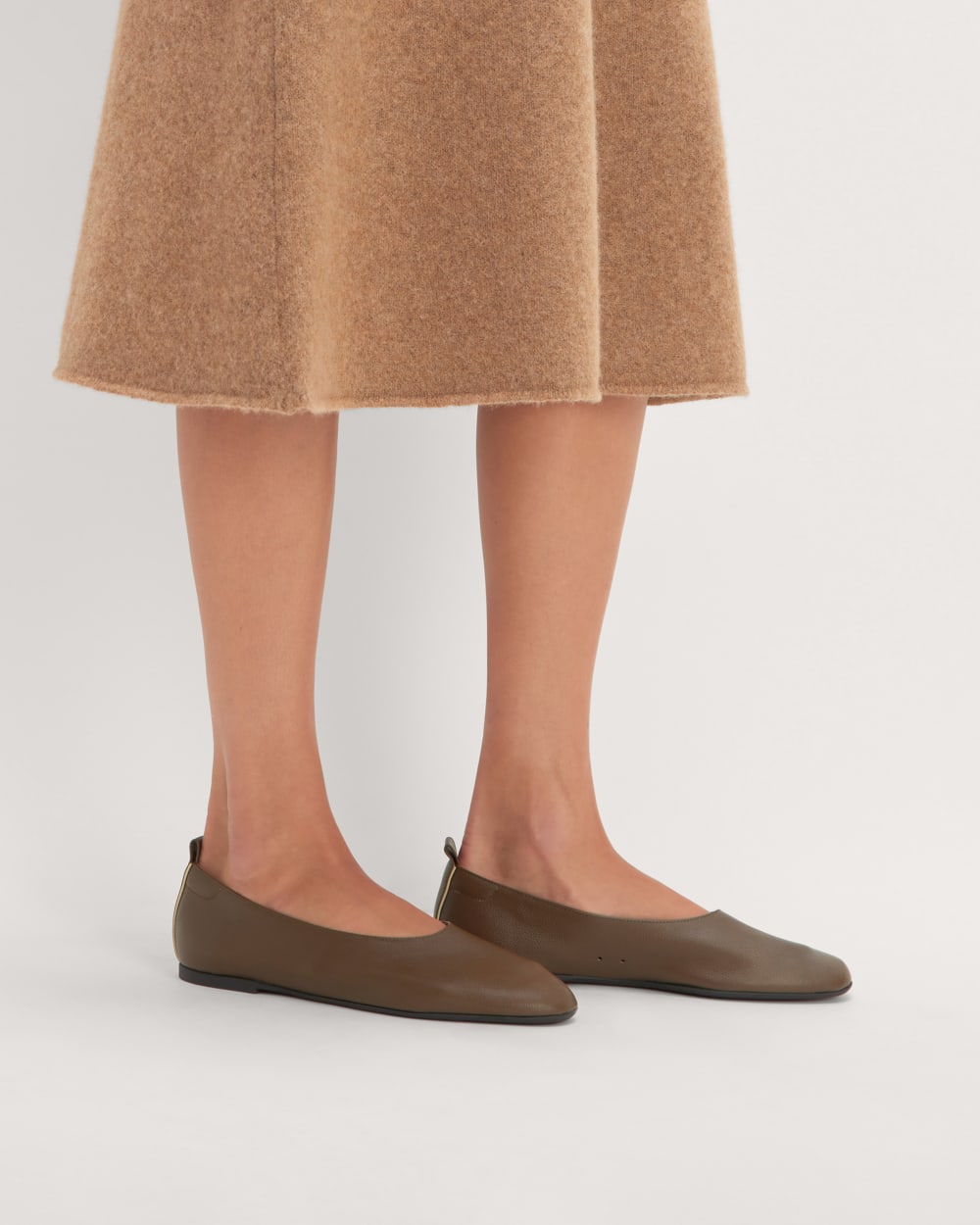 The Day Glove in Narrow Fit in Cocoa — alternate view