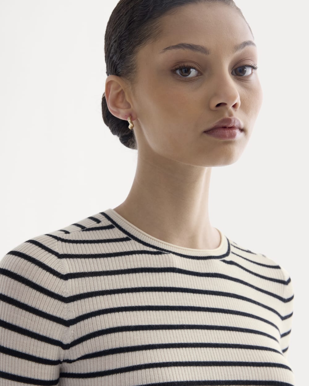 The Cropped Crew Top in Ultrafine Merino in Parchment / Black — detail view