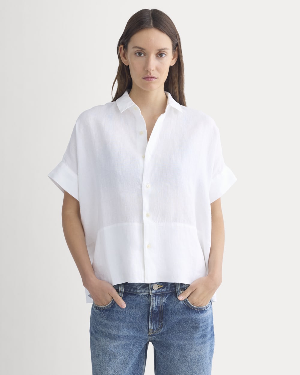 The Boxy Shirt in Linen in White — front view
