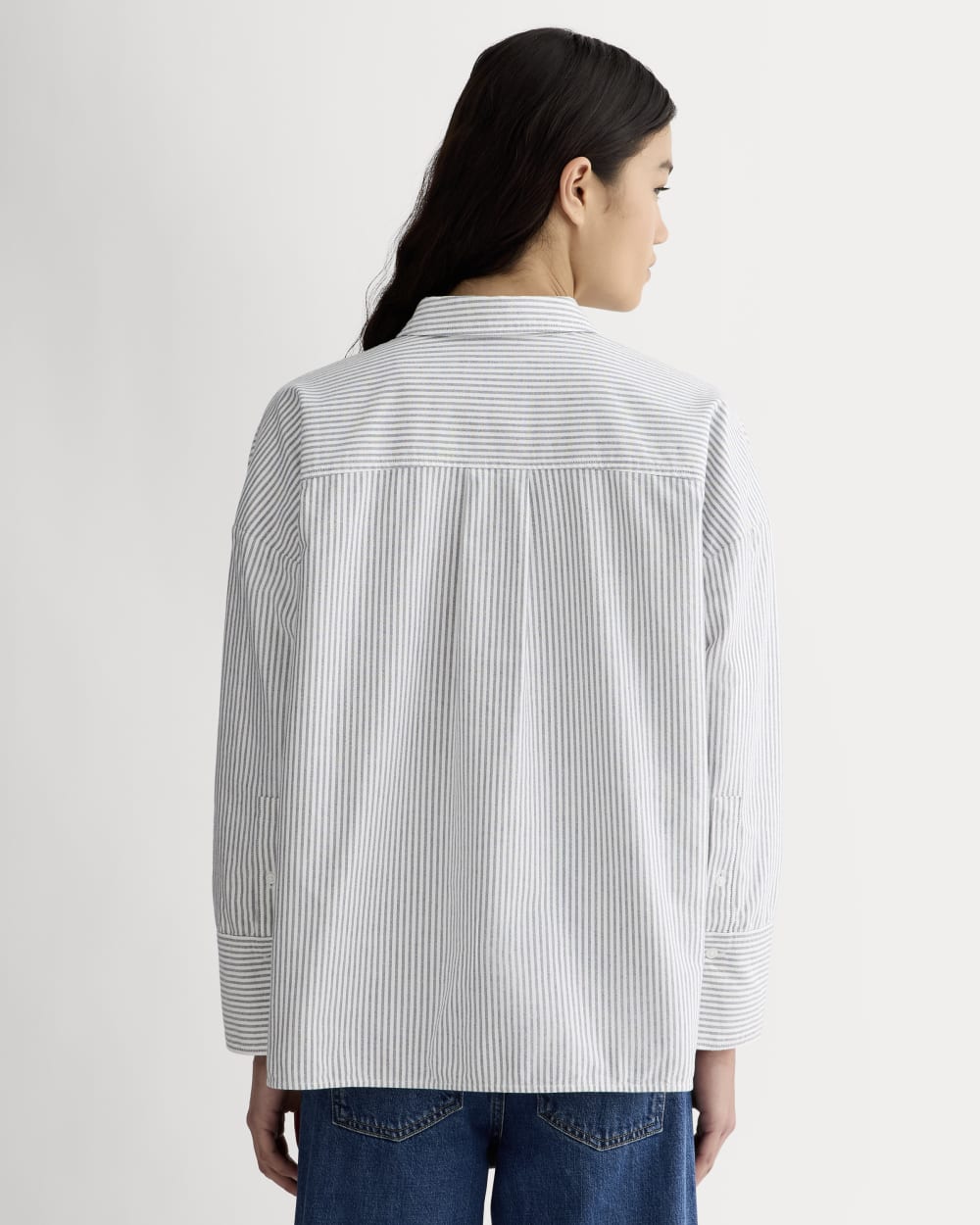 The Boxy Oxford in Black / White — detail view
