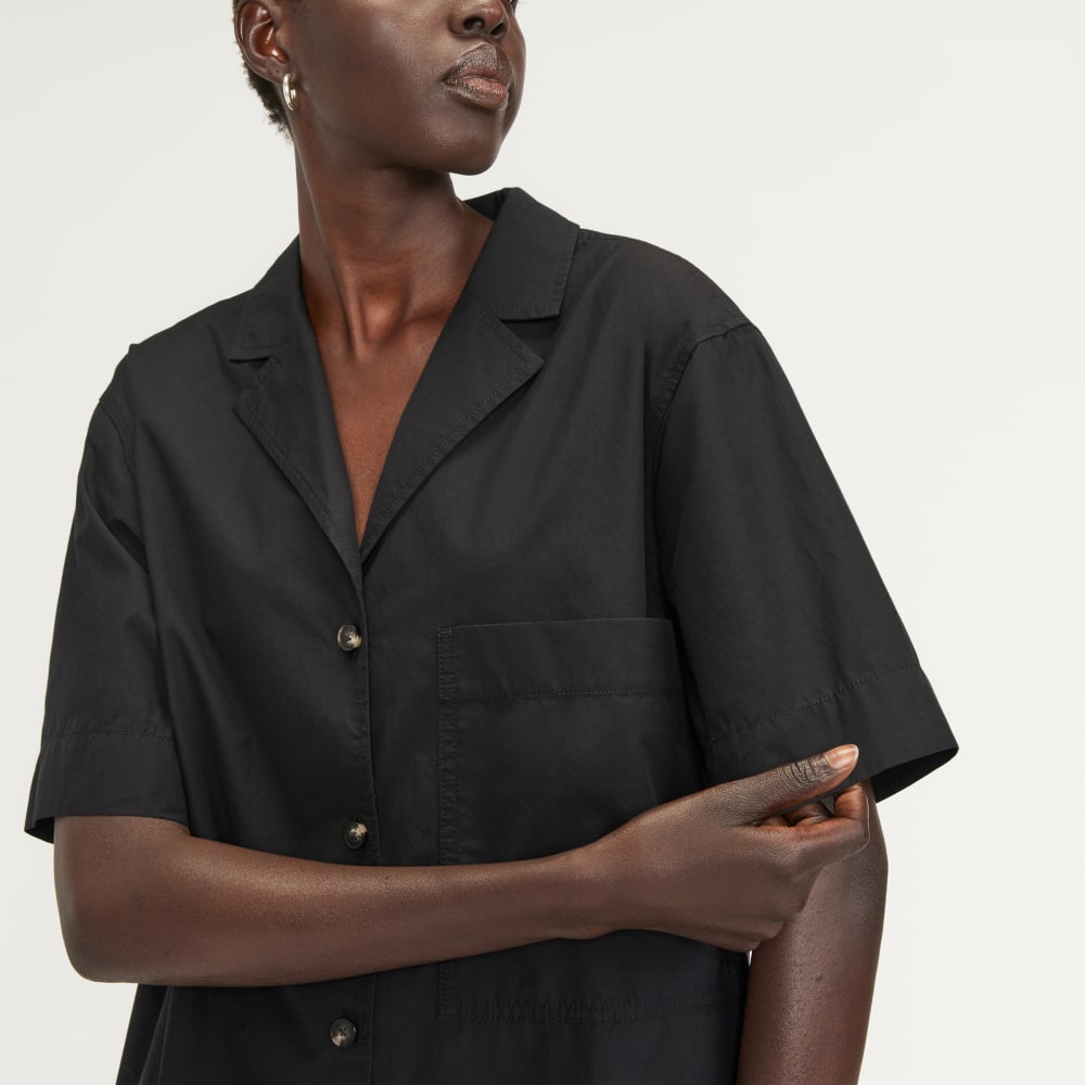 The Poplin Shirt in Black — detail view
