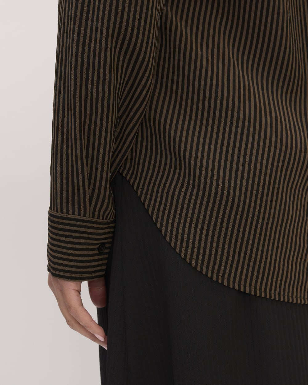 The City Stripe Relaxed Shirt in Cocoa / Black — detail view