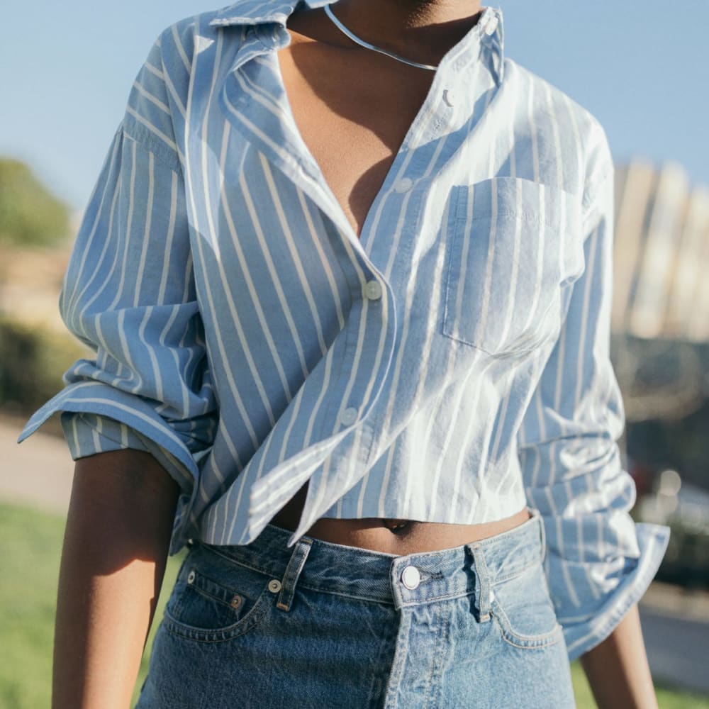 The Way-Short Shirt in Silky Cotton in Mariner Blue / White — detail view