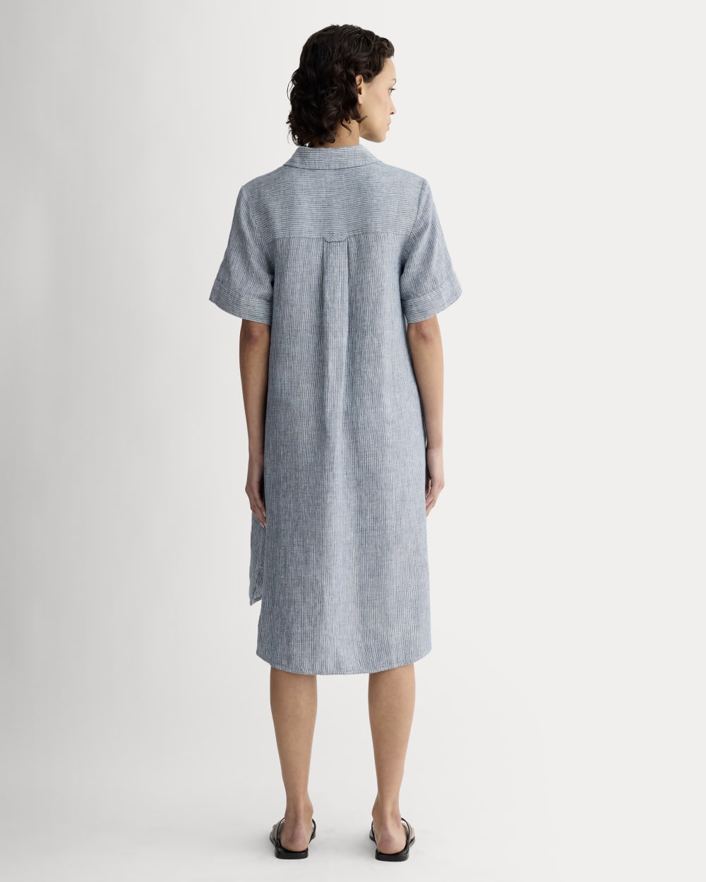 The Daytripper Dress in Linen in White / Blue — detail view