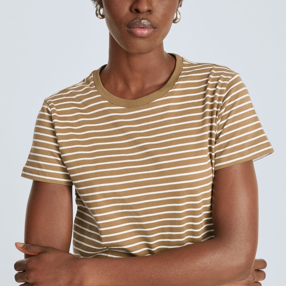 The Box-Cut Tee in Essential Cotton in Olive / Tan — detail view