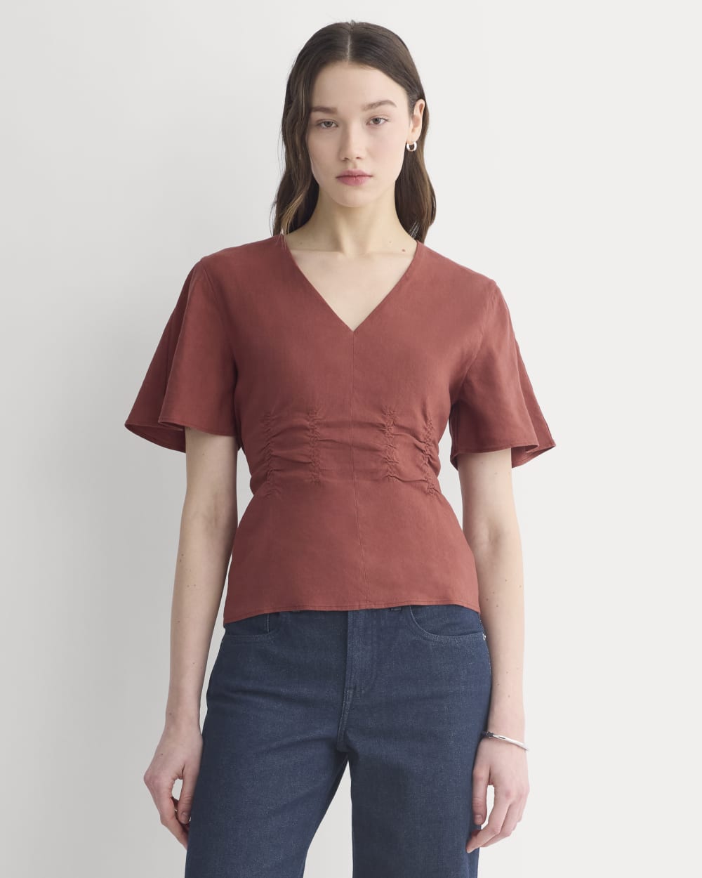 Cinched Top in Stretch Linen in Henna Red — front view