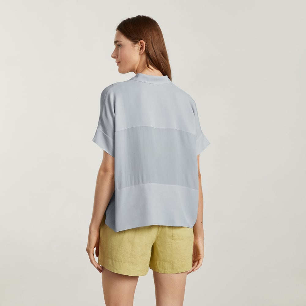 The Boxy Shirt in Washable Silk in Sky — detail view