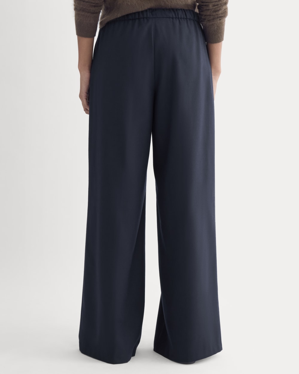 The Pull-On Trouser in Tailor Twill in Midnight Navy — detail view