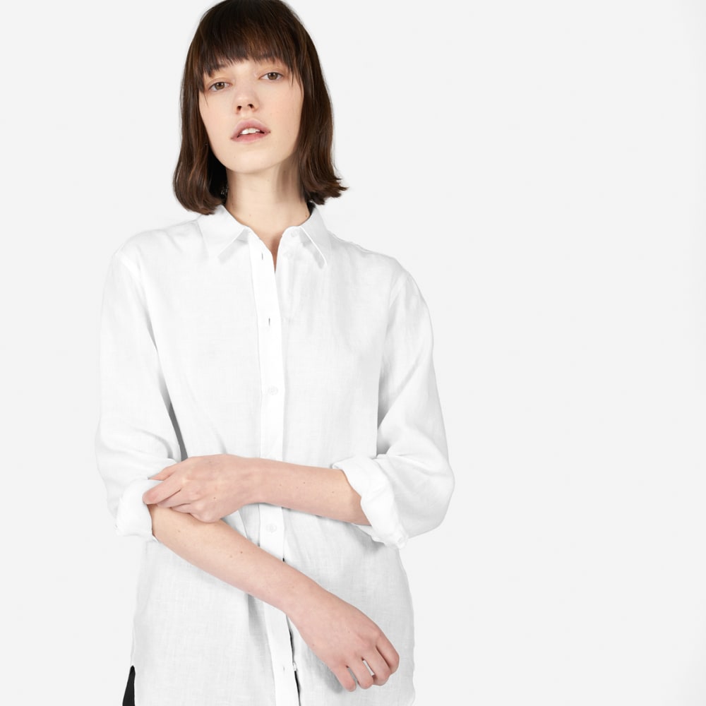 The Must-Have Shirt in Linen in White — detail view