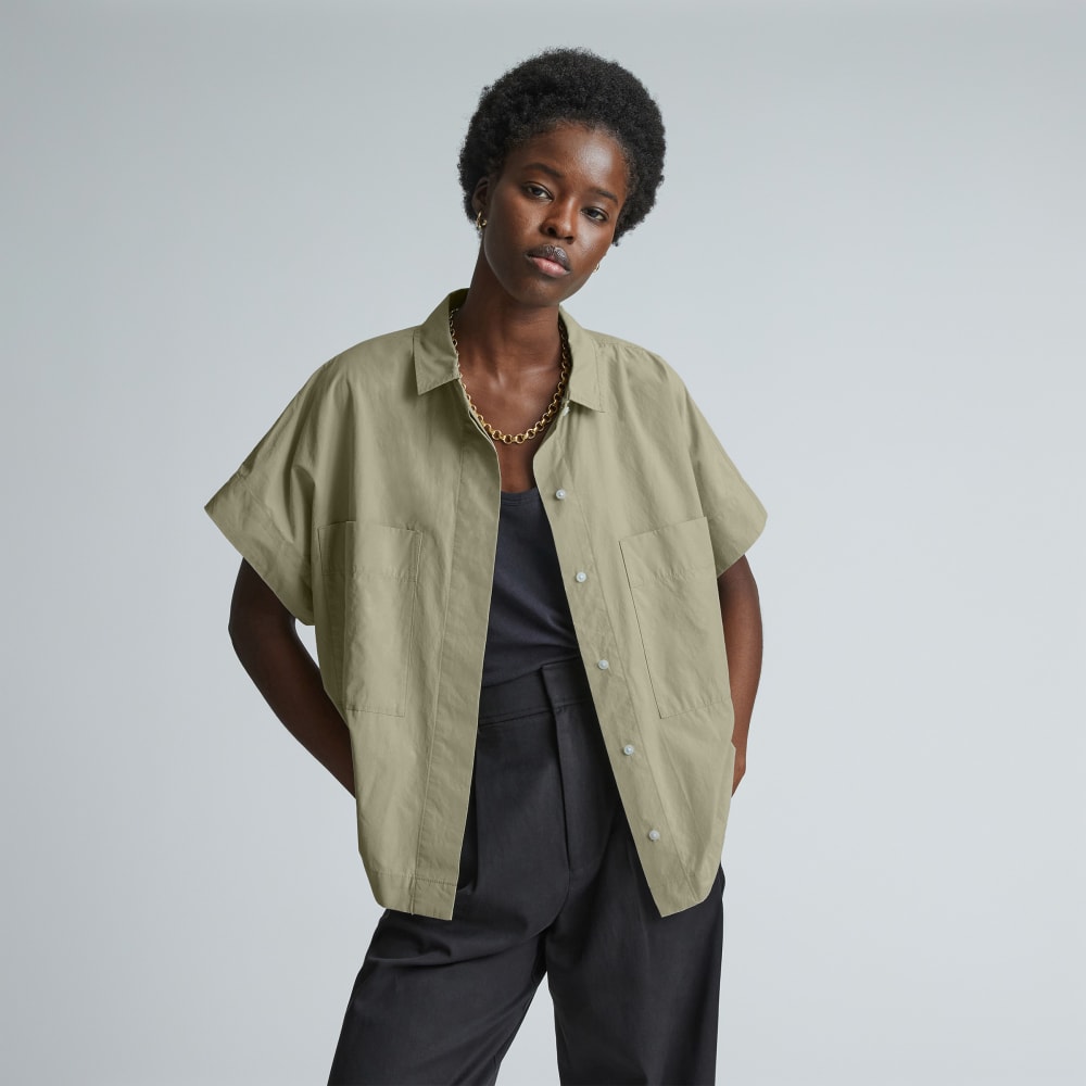 The Short-Sleeve Box Shirt in Seagrass — front view