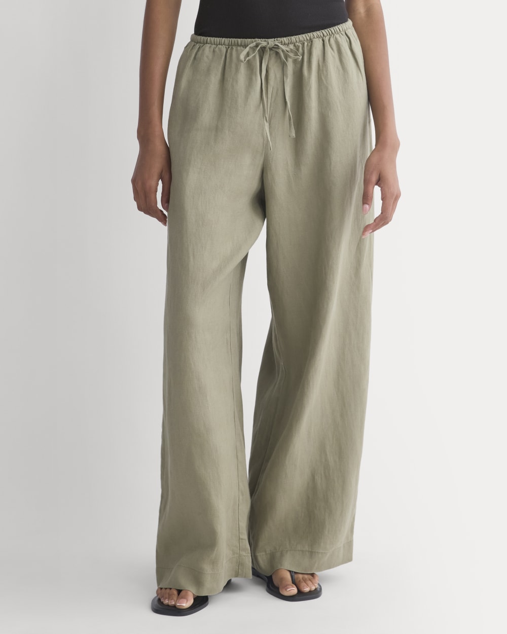 The Drawstring Pant in Linen in Overland — detail view