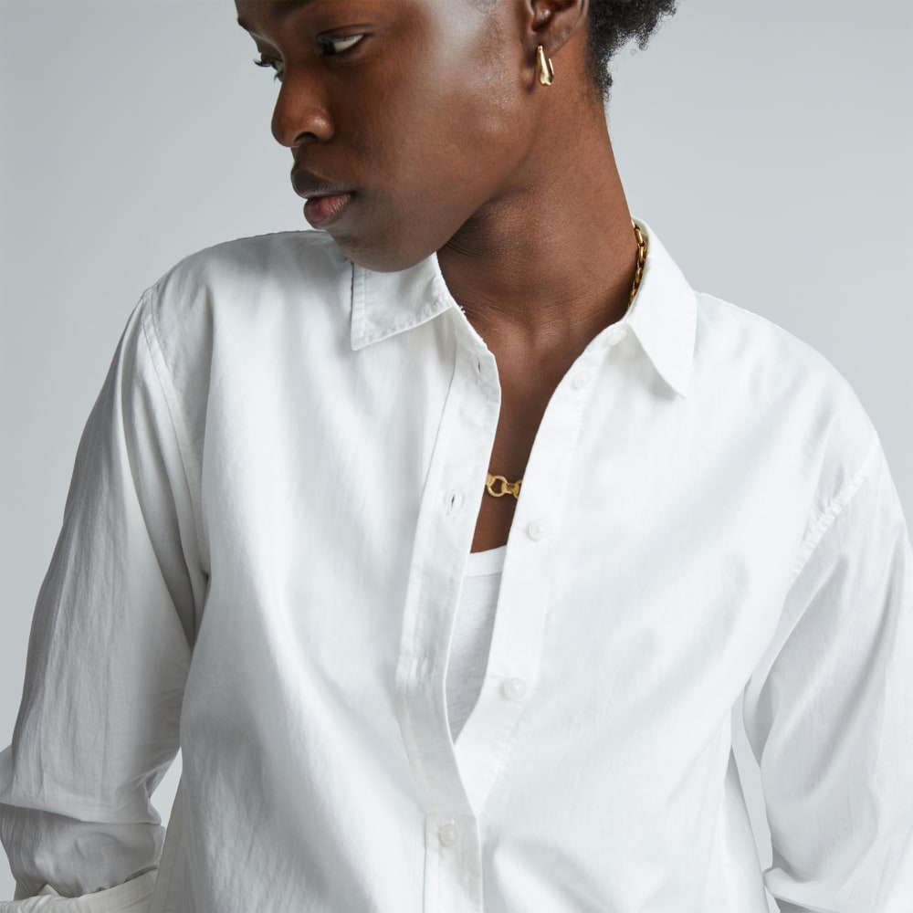The Must-Have Shirt in Silky Cotton in Off-White — detail view