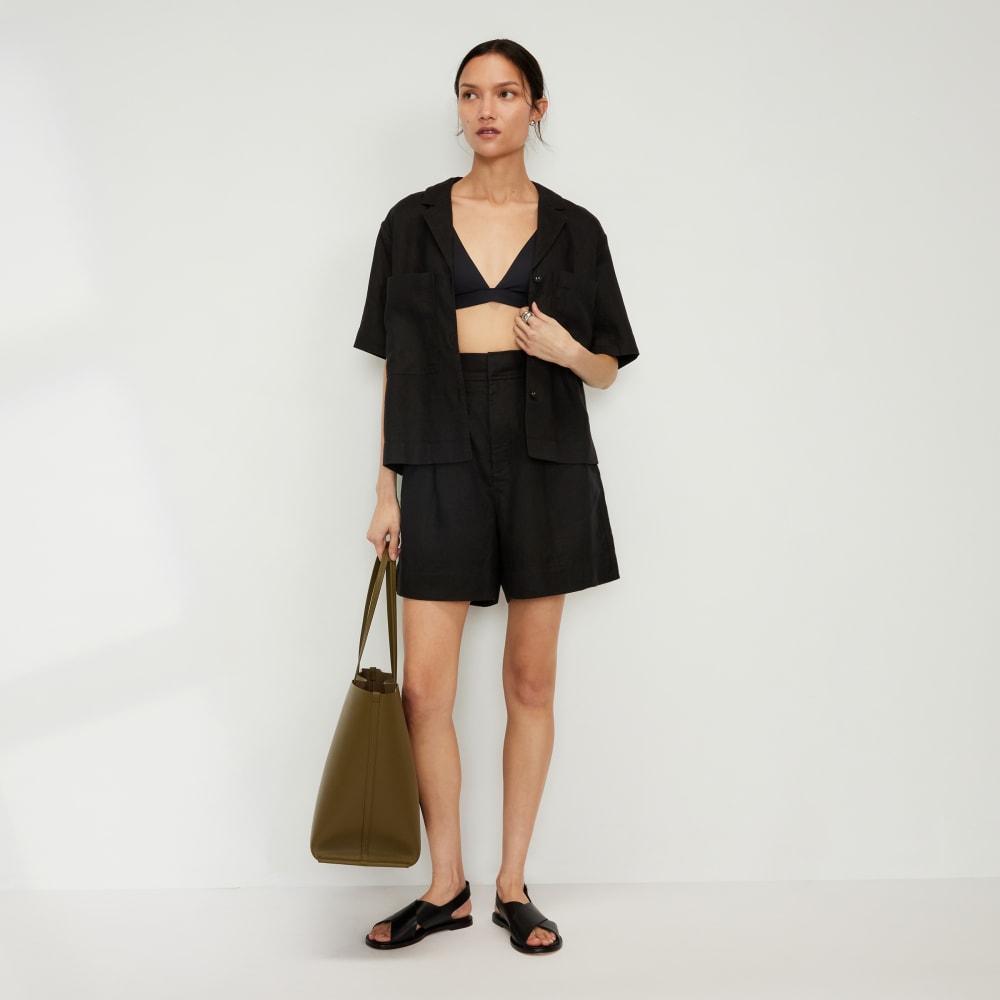 The Linen Workwear Shirt in Black — front view