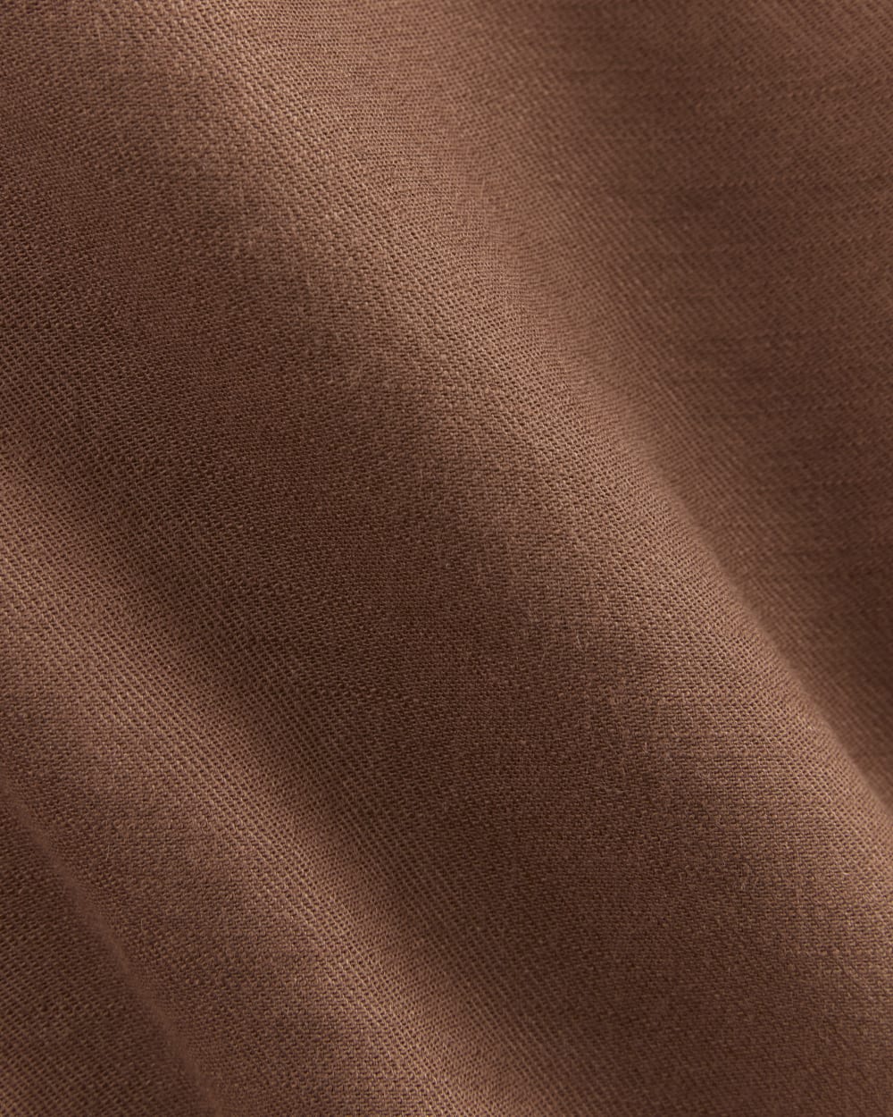 The Oversized Blazer in Stretch Linen in Cedarwood — detail view