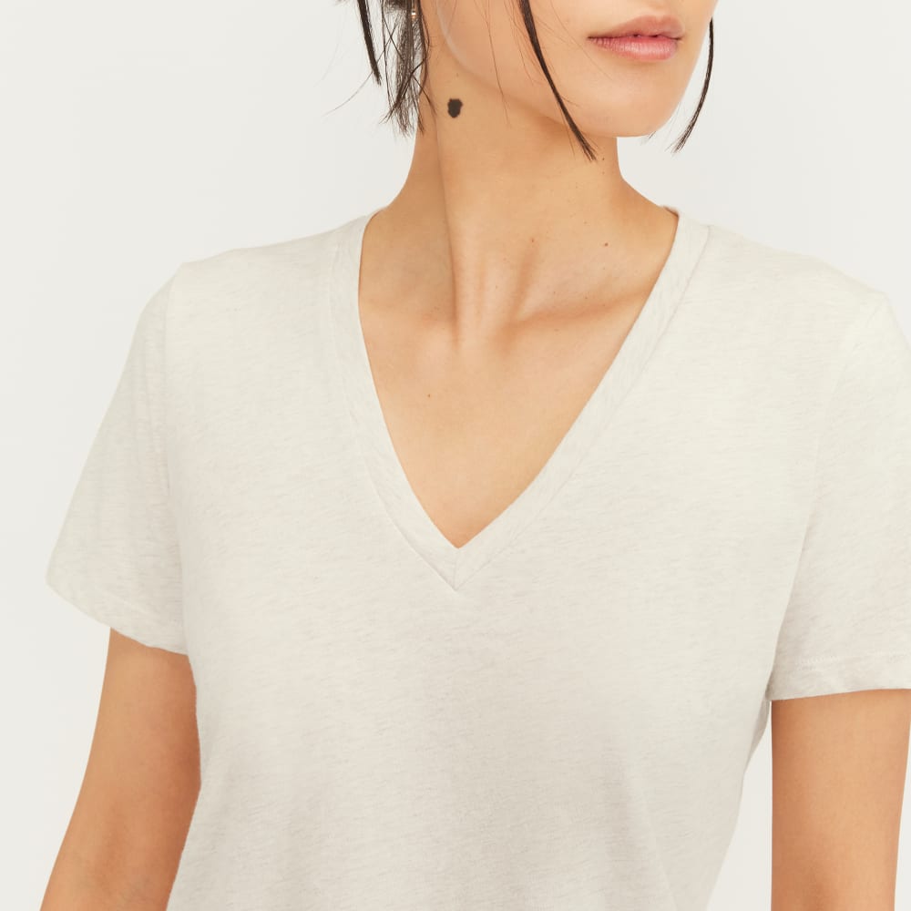 The Organic Cotton V-Neck in Heathered Oat — detail view