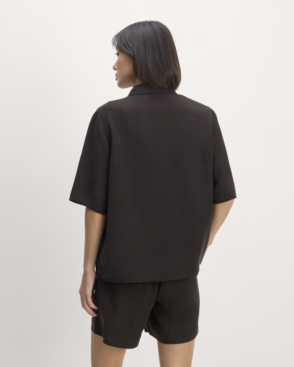 The Short-Sleeve Shirt in Butterlite in Black — detail view