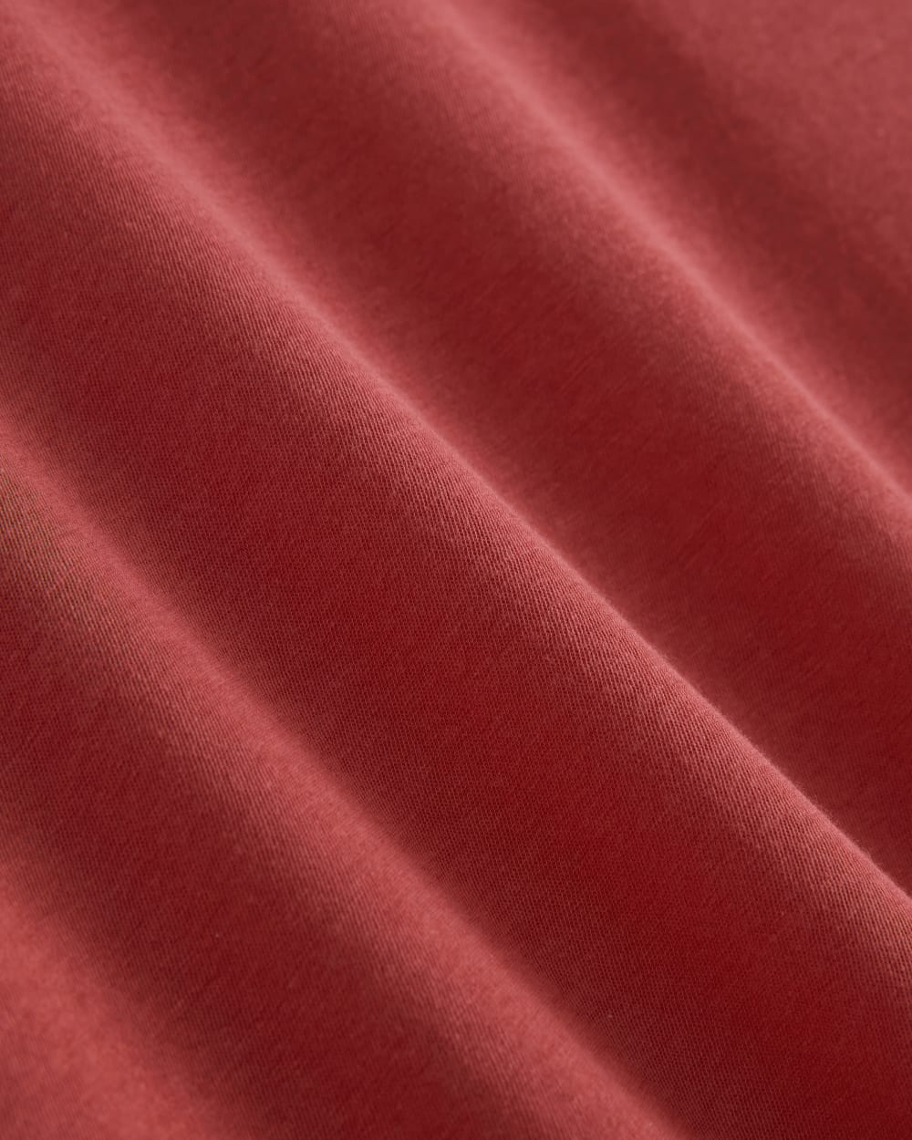 The Slim Air Tee in Vintage Red — detail view